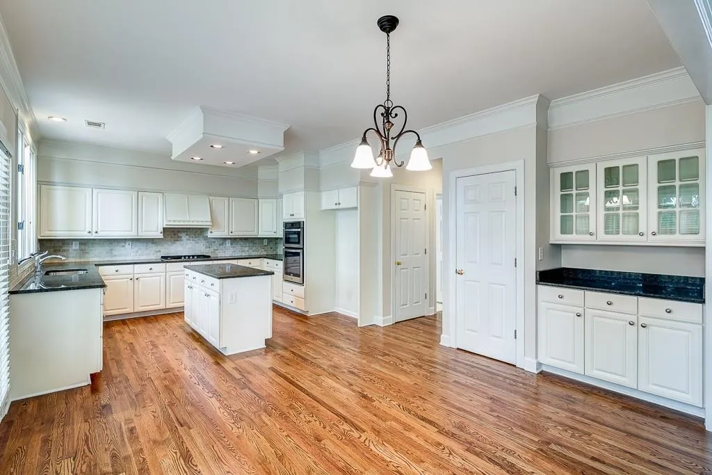 630 Glenridge Close Drive Ne, Sandy Springs, Georgia 30328, 4 Bedrooms Bedrooms, ,2 BathroomsBathrooms,Residential,Sold,630 Glenridge Close Drive Ne,5604334