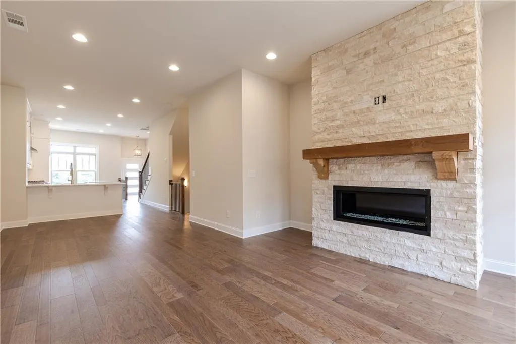 4207 Deming Circle, Atlanta, Georgia 30342, 2 Bedrooms Bedrooms, ,2 BathroomsBathrooms,Residential,Sold,4207 Deming Circle,6536256