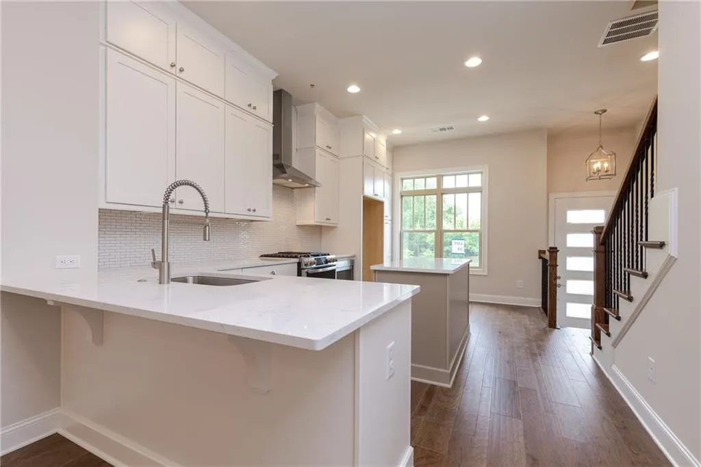 4207 Deming Circle, Atlanta, Georgia 30342, 2 Bedrooms Bedrooms, ,2 BathroomsBathrooms,Residential,Sold,4207 Deming Circle,6536256