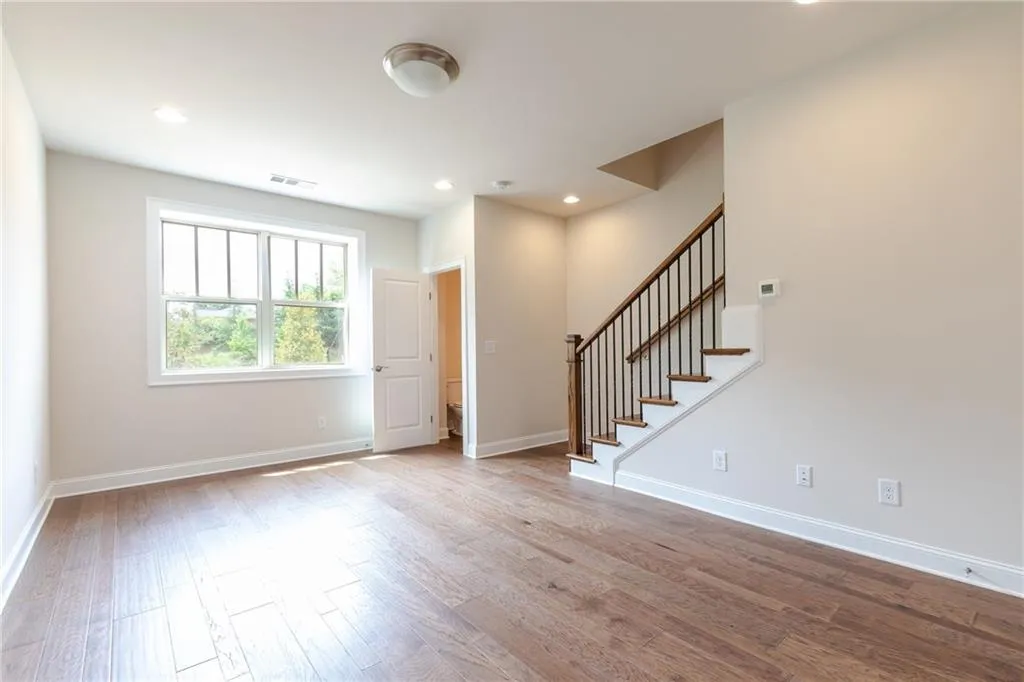 4207 Deming Circle, Atlanta, Georgia 30342, 2 Bedrooms Bedrooms, ,2 BathroomsBathrooms,Residential,Sold,4207 Deming Circle,6536256
