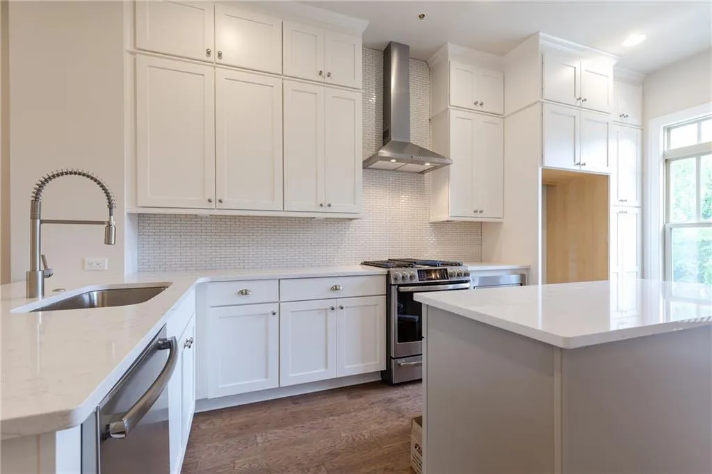 4207 Deming Circle, Atlanta, Georgia 30342, 2 Bedrooms Bedrooms, ,2 BathroomsBathrooms,Residential,Sold,4207 Deming Circle,6536256