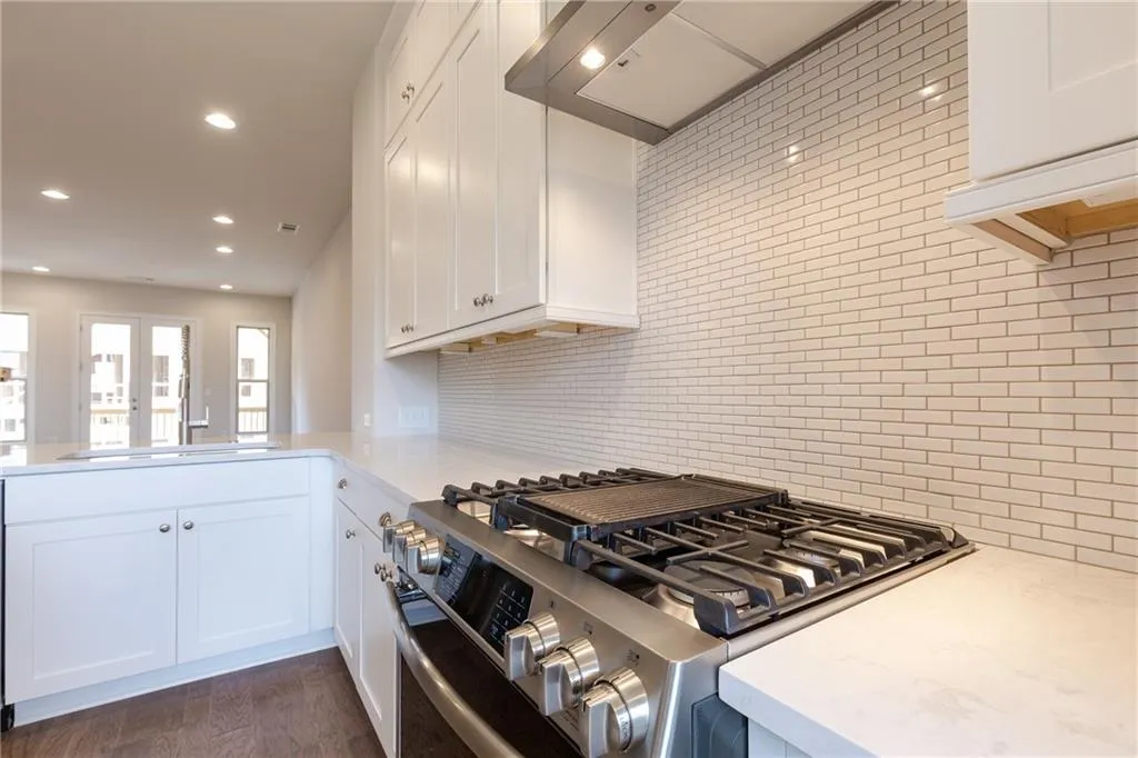 4207 Deming Circle, Atlanta, Georgia 30342, 2 Bedrooms Bedrooms, ,2 BathroomsBathrooms,Residential,Sold,4207 Deming Circle,6536256