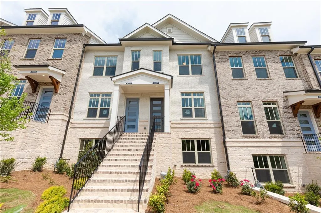 4207 Deming Circle, Atlanta, Georgia 30342, 2 Bedrooms Bedrooms, ,2 BathroomsBathrooms,Residential,Sold,4207 Deming Circle,6536256