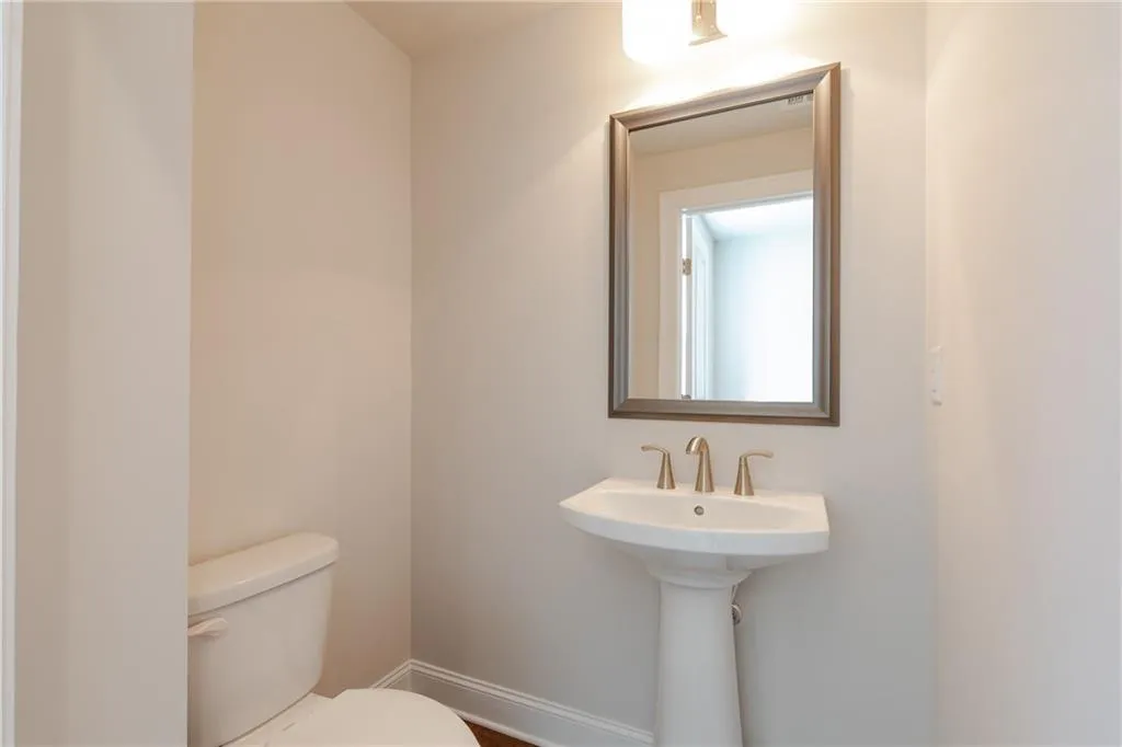 4207 Deming Circle, Atlanta, Georgia 30342, 2 Bedrooms Bedrooms, ,2 BathroomsBathrooms,Residential,Sold,4207 Deming Circle,6536256