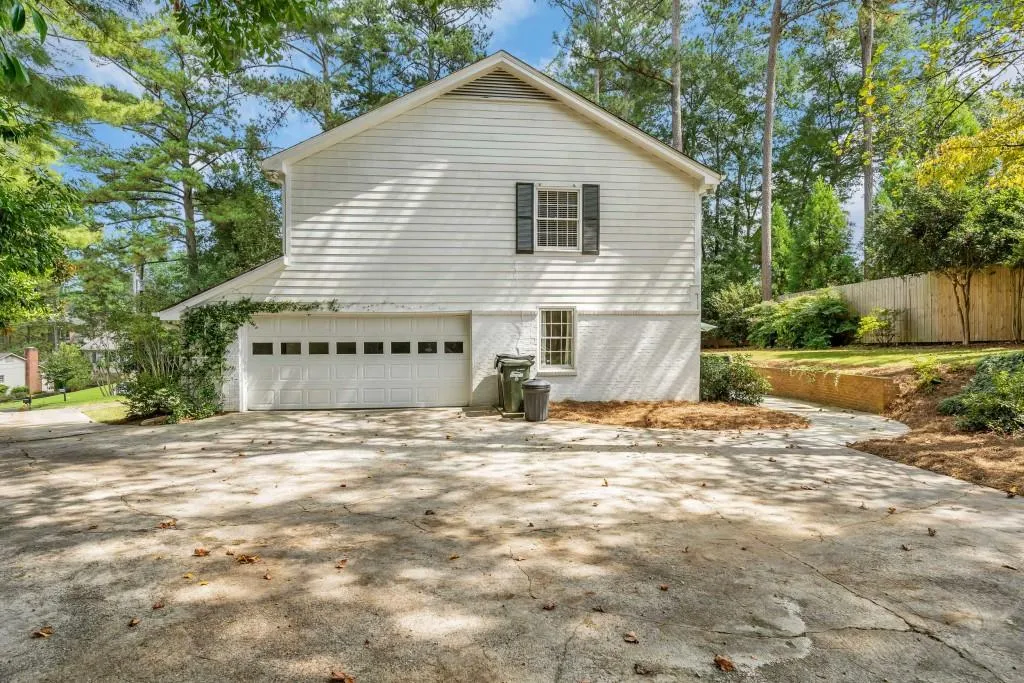 6696 Ridge Mill Lane, Sandy Springs, Georgia 30328, 5 Bedrooms Bedrooms, ,3 BathroomsBathrooms,Residential,Sold,6696 Ridge Mill Lane,6075663