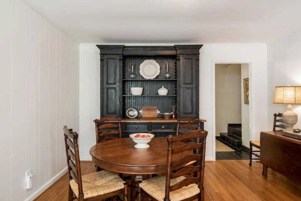 6696 Ridge Mill Lane, Sandy Springs, Georgia 30328, 5 Bedrooms Bedrooms, ,3 BathroomsBathrooms,Residential,Sold,6696 Ridge Mill Lane,6075663