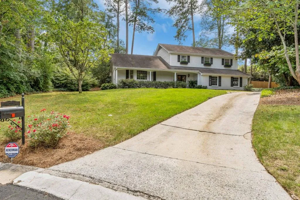 6696 Ridge Mill Lane, Sandy Springs, Georgia 30328, 5 Bedrooms Bedrooms, ,3 BathroomsBathrooms,Residential,Sold,6696 Ridge Mill Lane,6075663