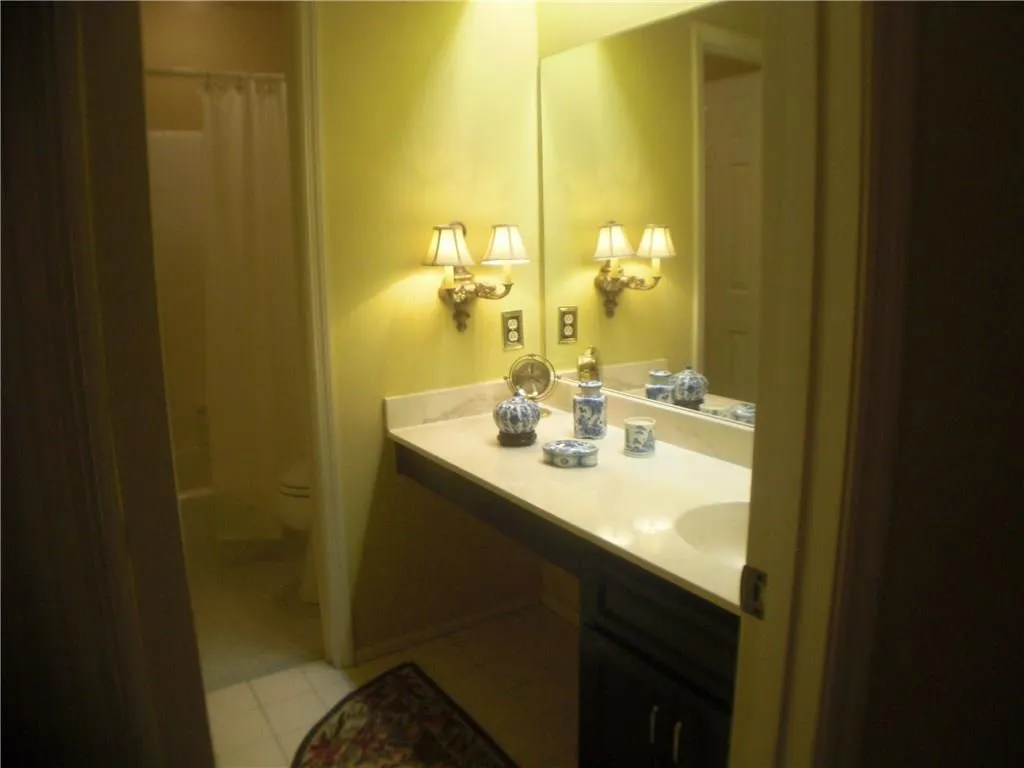 5233 Glenridge Drive Ne Unit 5233, Sandy Springs, Georgia 30342, 3 Bedrooms Bedrooms, ,2 BathroomsBathrooms,Residential,Sold,5233 Glenridge Drive Ne Unit 5233,5711591