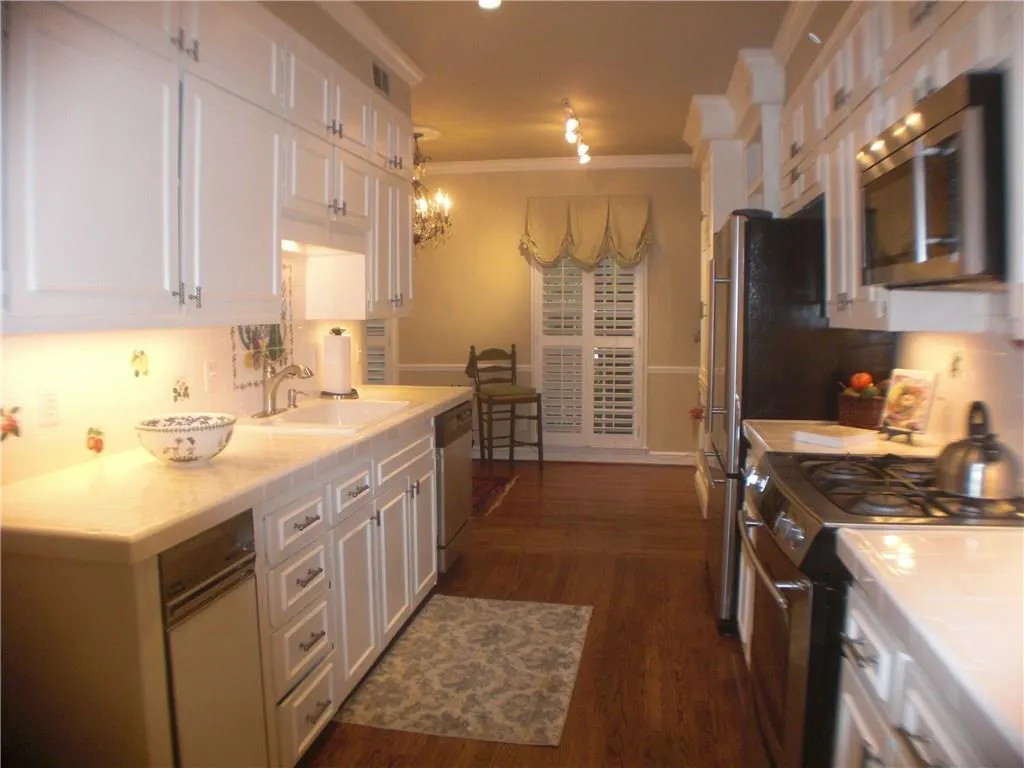 5233 Glenridge Drive Ne Unit 5233, Sandy Springs, Georgia 30342, 3 Bedrooms Bedrooms, ,2 BathroomsBathrooms,Residential,Sold,5233 Glenridge Drive Ne Unit 5233,5711591