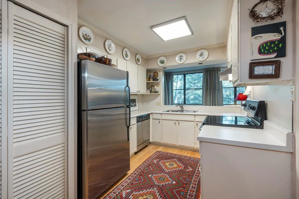 5 Cantey Place Nw, Atlanta, Georgia 30327, 3 Bedrooms Bedrooms, ,2 BathroomsBathrooms,Residential,For Sale,5 Cantey Place Nw,7631657