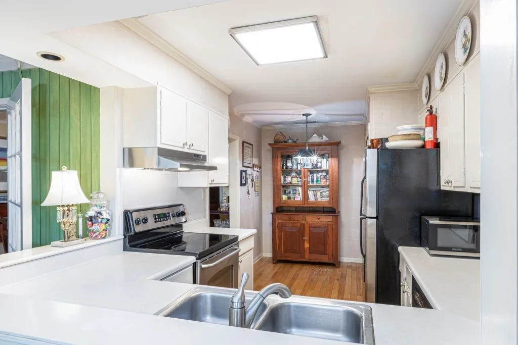 5 Cantey Place Nw, Atlanta, Georgia 30327, 3 Bedrooms Bedrooms, ,2 BathroomsBathrooms,Residential,For Sale,5 Cantey Place Nw,7631657