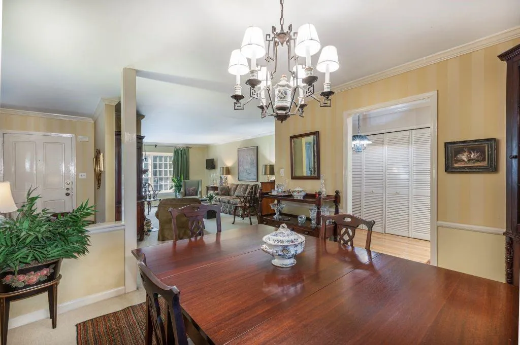 5 Cantey Place Nw, Atlanta, Georgia 30327, 3 Bedrooms Bedrooms, ,2 BathroomsBathrooms,Residential,For Sale,5 Cantey Place Nw,7631657