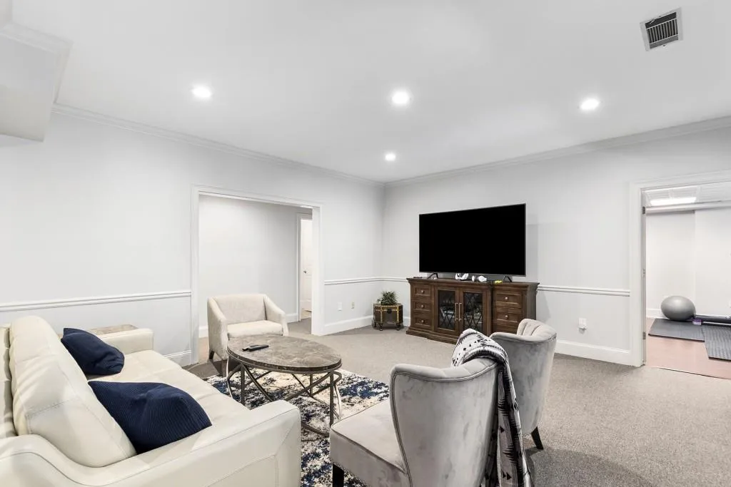 315 Sologne Court, Atlanta, Georgia 30327, 5 Bedrooms Bedrooms, ,5 BathroomsBathrooms,Residential,Sold,315 Sologne Court,6963742