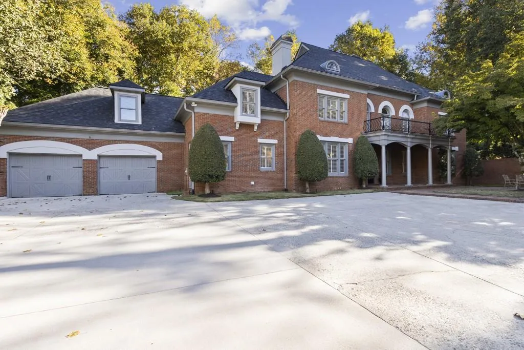 315 Sologne Court, Atlanta, Georgia 30327, 5 Bedrooms Bedrooms, ,5 BathroomsBathrooms,Residential,Sold,315 Sologne Court,6963742