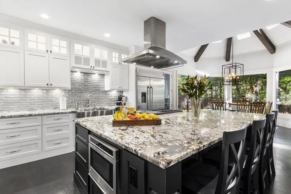 315 Sologne Court, Atlanta, Georgia 30327, 5 Bedrooms Bedrooms, ,5 BathroomsBathrooms,Residential,Sold,315 Sologne Court,6963742