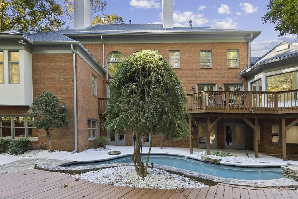 315 Sologne Court, Atlanta, Georgia 30327, 5 Bedrooms Bedrooms, ,5 BathroomsBathrooms,Residential,Sold,315 Sologne Court,6963742