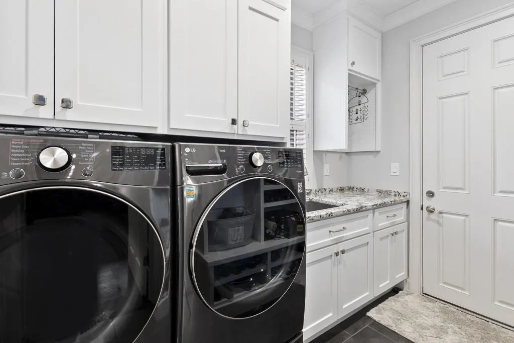 315 Sologne Court, Atlanta, Georgia 30327, 5 Bedrooms Bedrooms, ,5 BathroomsBathrooms,Residential,Sold,315 Sologne Court,6963742