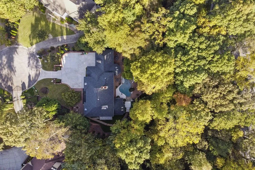 315 Sologne Court, Atlanta, Georgia 30327, 5 Bedrooms Bedrooms, ,5 BathroomsBathrooms,Residential,Sold,315 Sologne Court,6963742