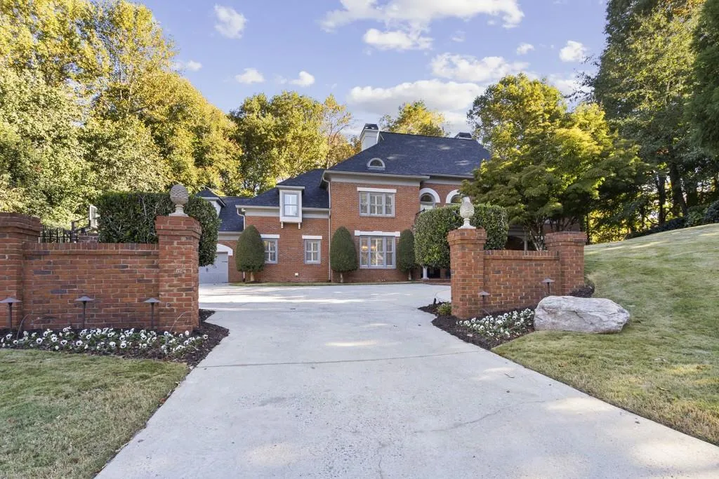 315 Sologne Court, Atlanta, Georgia 30327, 5 Bedrooms Bedrooms, ,5 BathroomsBathrooms,Residential,Sold,315 Sologne Court,6963742