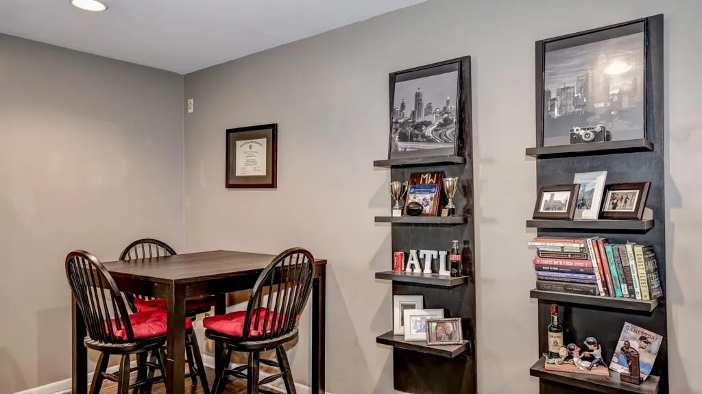 3501 Roswell Road Ne Unit 211, Atlanta, Georgia 30305, 3 Bedrooms Bedrooms, ,2 BathroomsBathrooms,Residential,Sold,3501 Roswell Road Ne Unit 211,5929918