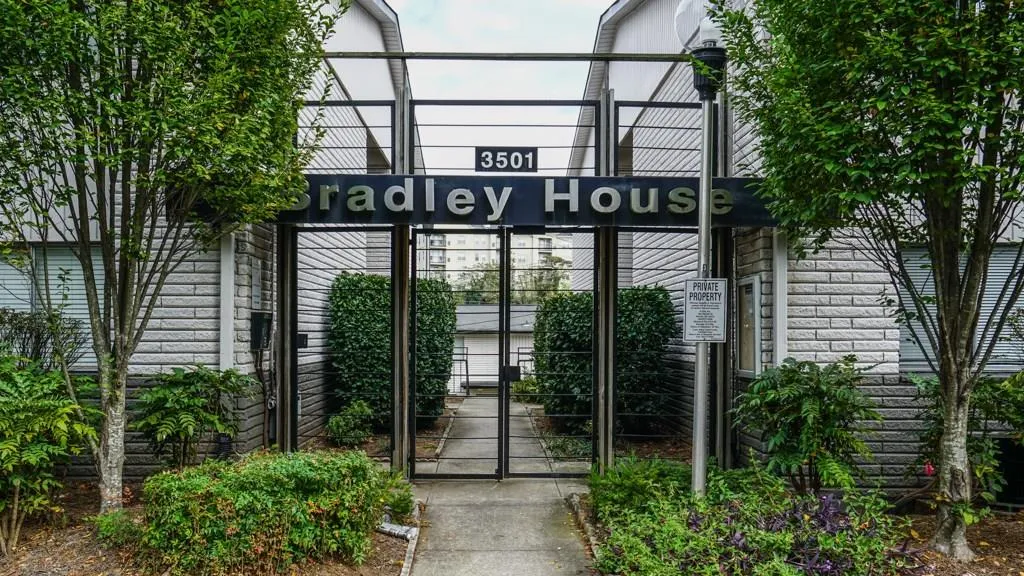 3501 Roswell Road Ne Unit 211, Atlanta, Georgia 30305, 3 Bedrooms Bedrooms, ,2 BathroomsBathrooms,Residential,Sold,3501 Roswell Road Ne Unit 211,5929918