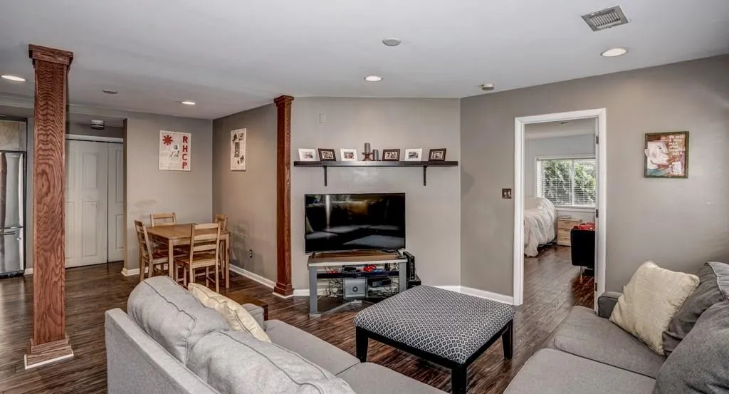 3501 Roswell Road Ne Unit 211, Atlanta, Georgia 30305, 3 Bedrooms Bedrooms, ,2 BathroomsBathrooms,Residential,Sold,3501 Roswell Road Ne Unit 211,5929918
