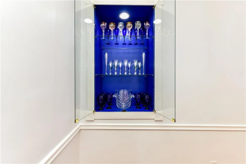 Cabinet perfect for showcasing