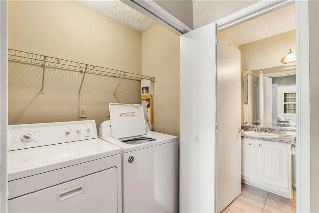 6800 Glenridge Drive Unit 6814-b, Sandy Springs, Georgia 30328, 2 Bedrooms Bedrooms, ,2 BathroomsBathrooms,Residential,Sold,6800 Glenridge Drive Unit 6814-b,7397049