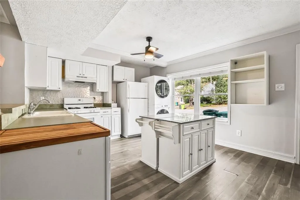8846 Long Beach Circle, Sandy Springs, Georgia 30350, 2 Bedrooms Bedrooms, ,1 BathroomBathrooms,Residential,For Sale,8846 Long Beach Circle,7627445