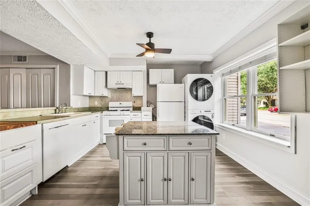 8846 Long Beach Circle, Sandy Springs, Georgia 30350, 2 Bedrooms Bedrooms, ,1 BathroomBathrooms,Residential,For Sale,8846 Long Beach Circle,7627445