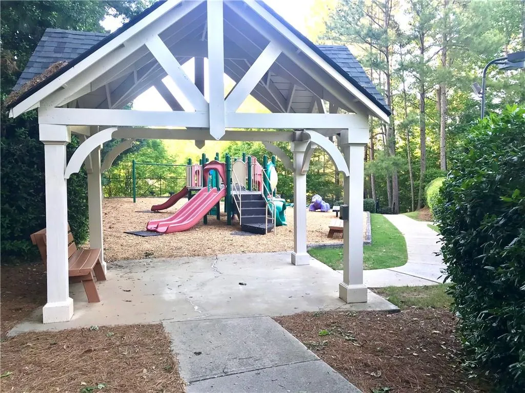 7420 Old Maine Trail, Sandy Springs, Georgia 30328, 4 Bedrooms Bedrooms, ,3 BathroomsBathrooms,Residential,Sold,7420 Old Maine Trail,7044081