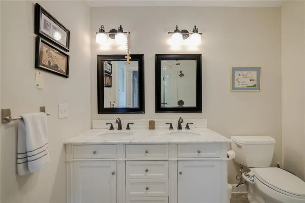 4586 Peachtree Dunwoody Road Ne, Atlanta, Georgia 30342, 4 Bedrooms Bedrooms, ,3 BathroomsBathrooms,Residential,Sold,4586 Peachtree Dunwoody Road Ne,6958645