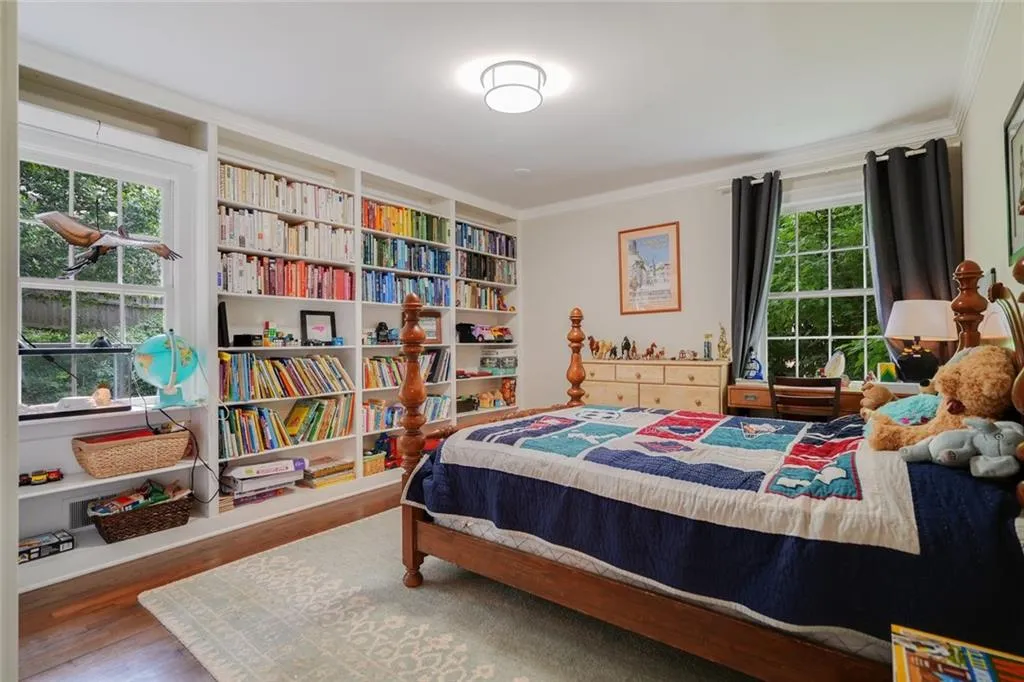 4586 Peachtree Dunwoody Road Ne, Atlanta, Georgia 30342, 4 Bedrooms Bedrooms, ,3 BathroomsBathrooms,Residential,Sold,4586 Peachtree Dunwoody Road Ne,6958645