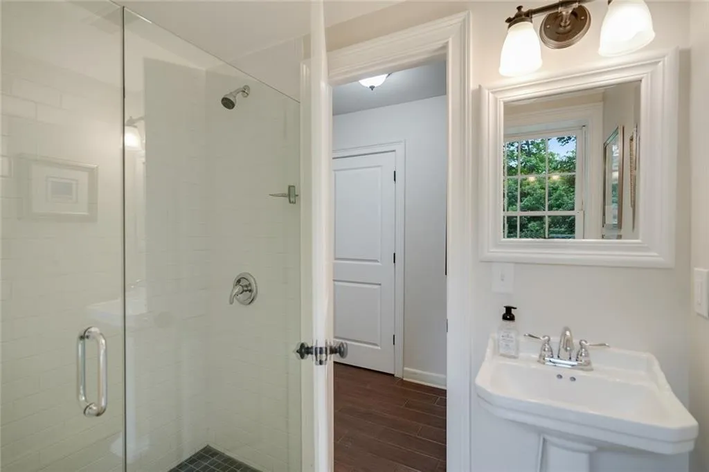 4586 Peachtree Dunwoody Road Ne, Atlanta, Georgia 30342, 4 Bedrooms Bedrooms, ,3 BathroomsBathrooms,Residential,Sold,4586 Peachtree Dunwoody Road Ne,6958645