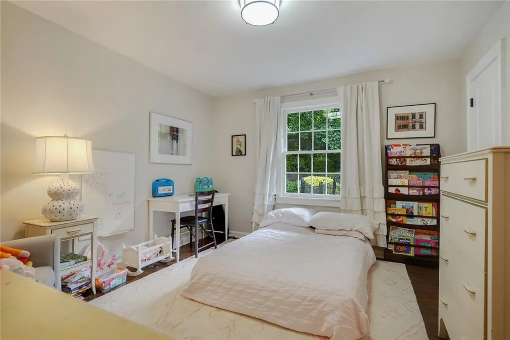 4586 Peachtree Dunwoody Road Ne, Atlanta, Georgia 30342, 4 Bedrooms Bedrooms, ,3 BathroomsBathrooms,Residential,Sold,4586 Peachtree Dunwoody Road Ne,6958645