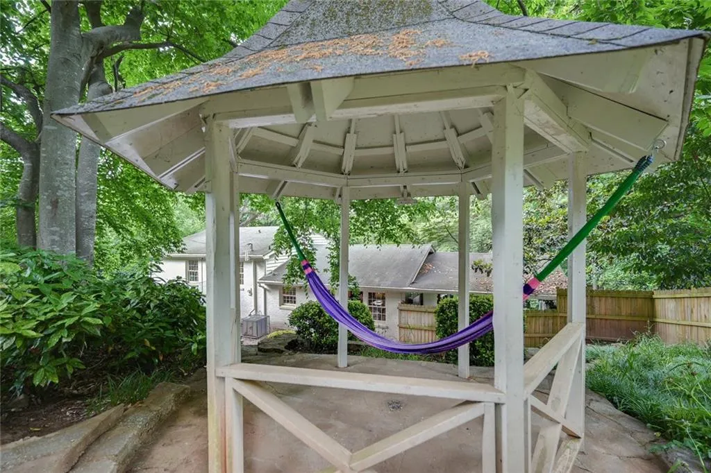 4586 Peachtree Dunwoody Road Ne, Atlanta, Georgia 30342, 4 Bedrooms Bedrooms, ,3 BathroomsBathrooms,Residential,Sold,4586 Peachtree Dunwoody Road Ne,6958645