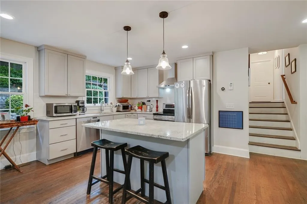 4586 Peachtree Dunwoody Road Ne, Atlanta, Georgia 30342, 4 Bedrooms Bedrooms, ,3 BathroomsBathrooms,Residential,Sold,4586 Peachtree Dunwoody Road Ne,6958645