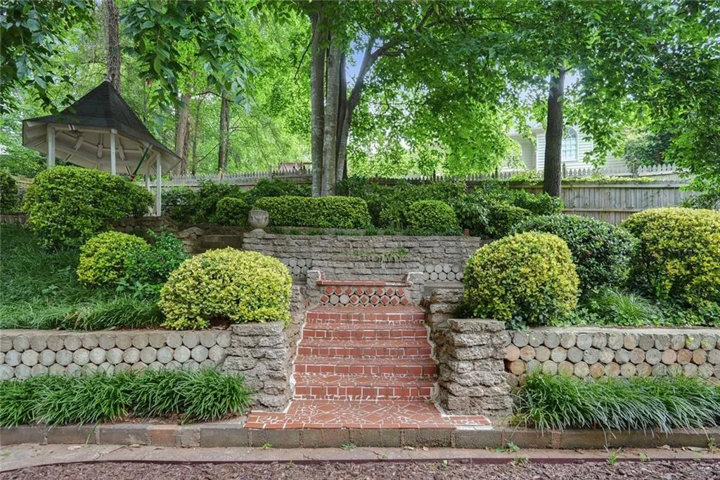 4586 Peachtree Dunwoody Road Ne, Atlanta, Georgia 30342, 4 Bedrooms Bedrooms, ,3 BathroomsBathrooms,Residential,Sold,4586 Peachtree Dunwoody Road Ne,6958645