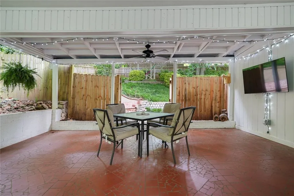 4586 Peachtree Dunwoody Road Ne, Atlanta, Georgia 30342, 4 Bedrooms Bedrooms, ,3 BathroomsBathrooms,Residential,Sold,4586 Peachtree Dunwoody Road Ne,6958645