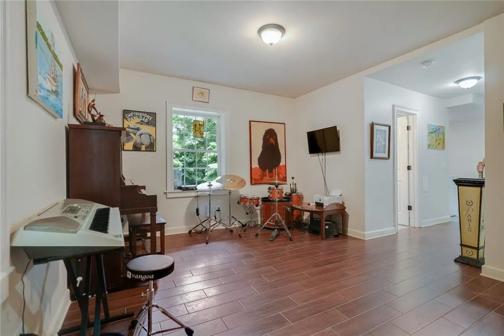 4586 Peachtree Dunwoody Road Ne, Atlanta, Georgia 30342, 4 Bedrooms Bedrooms, ,3 BathroomsBathrooms,Residential,Sold,4586 Peachtree Dunwoody Road Ne,6958645