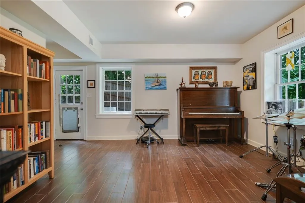 4586 Peachtree Dunwoody Road Ne, Atlanta, Georgia 30342, 4 Bedrooms Bedrooms, ,3 BathroomsBathrooms,Residential,Sold,4586 Peachtree Dunwoody Road Ne,6958645