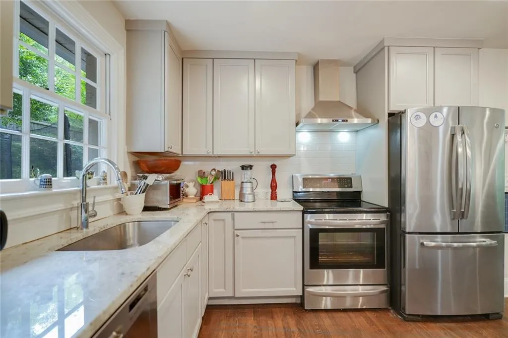 4586 Peachtree Dunwoody Road Ne, Atlanta, Georgia 30342, 4 Bedrooms Bedrooms, ,3 BathroomsBathrooms,Residential,Sold,4586 Peachtree Dunwoody Road Ne,6958645