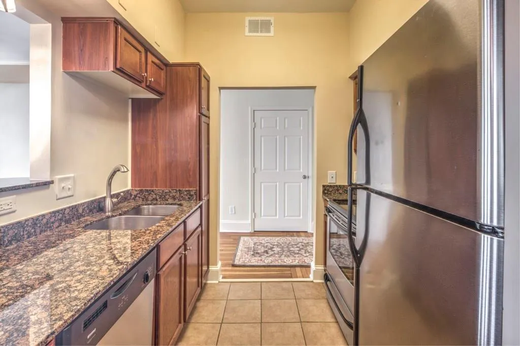 2855 Peachtree Road Ne Unit 121, Atlanta, Georgia 30305, 2 Bedrooms Bedrooms, ,2 BathroomsBathrooms,Residential,Sold,2855 Peachtree Road Ne Unit 121,5662239