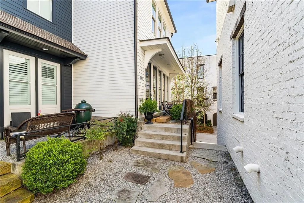 2057 Telfair Circle Ne, Atlanta, Georgia 30324, 3 Bedrooms Bedrooms, ,2 BathroomsBathrooms,Residential,For Sale,2057 Telfair Circle Ne,7625879