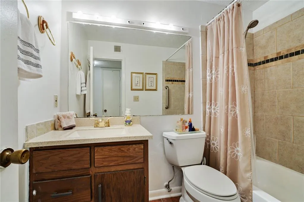 401 River Run Drive, Sandy Springs, Georgia 30350, 2 Bedrooms Bedrooms, ,2 BathroomsBathrooms,Residential,Sold,401 River Run Drive,7371842
