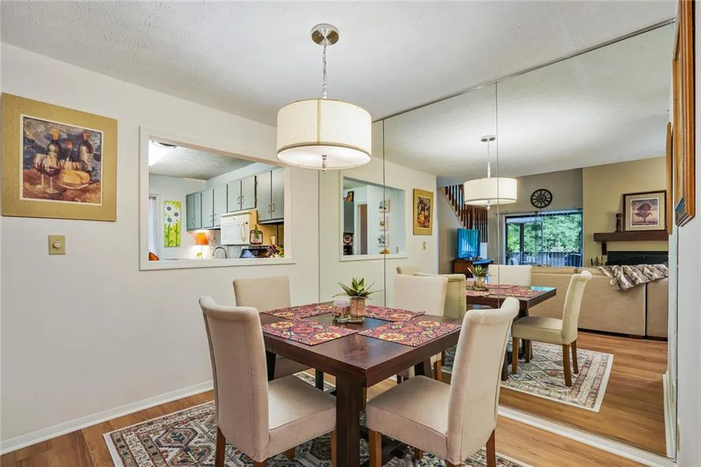 401 River Run Drive, Sandy Springs, Georgia 30350, 2 Bedrooms Bedrooms, ,2 BathroomsBathrooms,Residential,Sold,401 River Run Drive,7371842