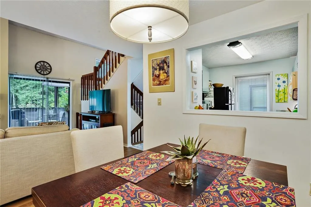 401 River Run Drive, Sandy Springs, Georgia 30350, 2 Bedrooms Bedrooms, ,2 BathroomsBathrooms,Residential,Sold,401 River Run Drive,7371842
