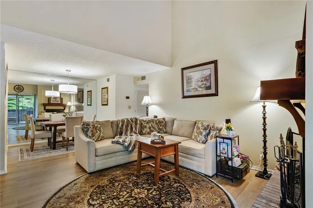 401 River Run Drive, Sandy Springs, Georgia 30350, 2 Bedrooms Bedrooms, ,2 BathroomsBathrooms,Residential,Sold,401 River Run Drive,7371842