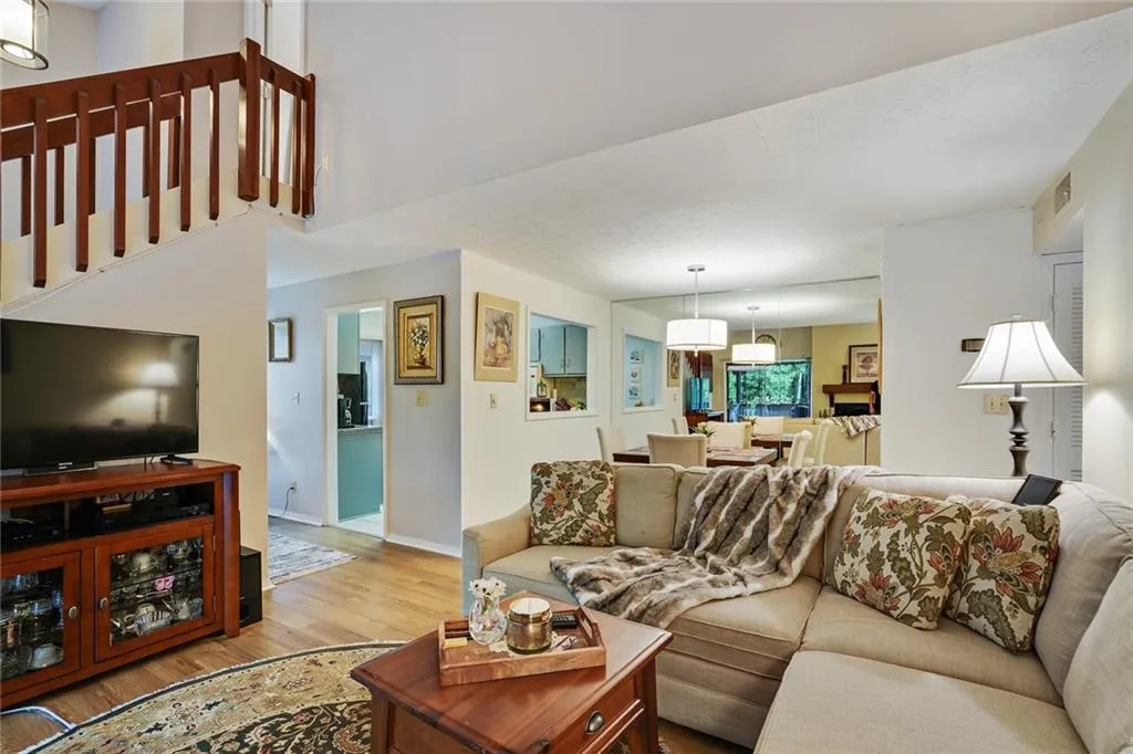 401 River Run Drive, Sandy Springs, Georgia 30350, 2 Bedrooms Bedrooms, ,2 BathroomsBathrooms,Residential,Sold,401 River Run Drive,7371842