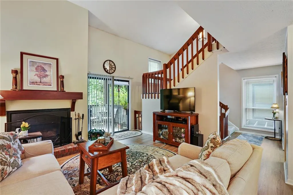 401 River Run Drive, Sandy Springs, Georgia 30350, 2 Bedrooms Bedrooms, ,2 BathroomsBathrooms,Residential,Sold,401 River Run Drive,7371842